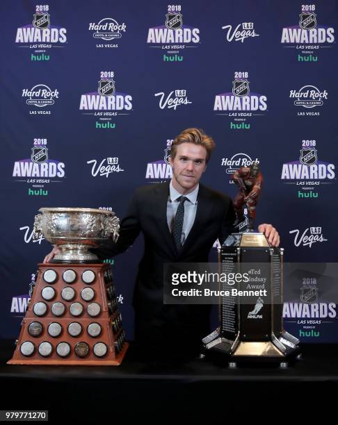 Connor McDavid of the Edmonton Oilers poses with the Ted Lindsay Award given to the most outstanding player as voted by the NHLPA at the 2018 NHL...