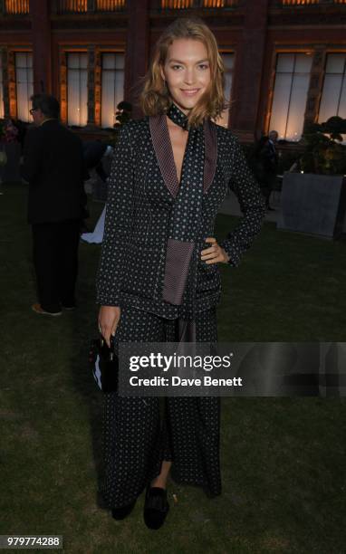 Arizona Muse attends the Summer Party at the V&A in partnership with Harrods at the Victoria and Albert Museum on June 20, 2018 in London, England.