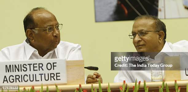 Sharad Pawar and Jaipal Reddy attend conference on Building Infrastructure Challenges and Opportunities in Vigyan Bhavan organized by the Planning...