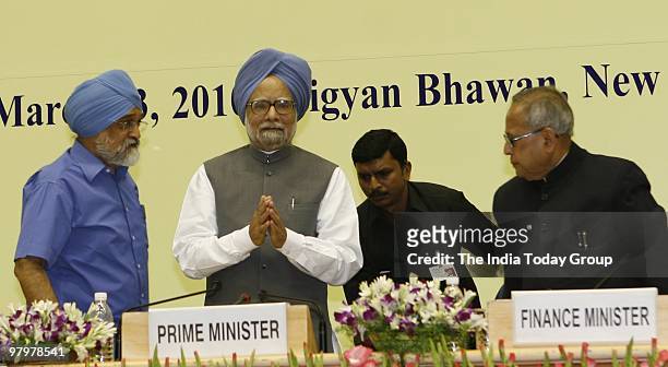 Manmohan Singh , Montek Singh and Pranab Mukherjee at the conference on Building Infrastructure Challenges and Opportunities in Vigyan Bhavan in New...