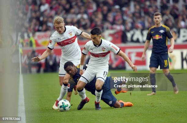 Stuttgart's Andreas Beck and s Erik Thommy battle for the ball with Leipzig's Ademola Lookman during the German Bunesliga soccer match between VfB...