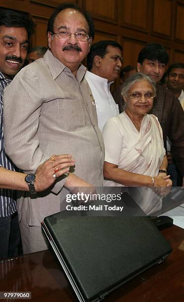 Delhi CM Sheila Dikshit and Finance Minister AK Walia before the Budget Presentation in Delhi Assembly on Monday, March 22, 2010.