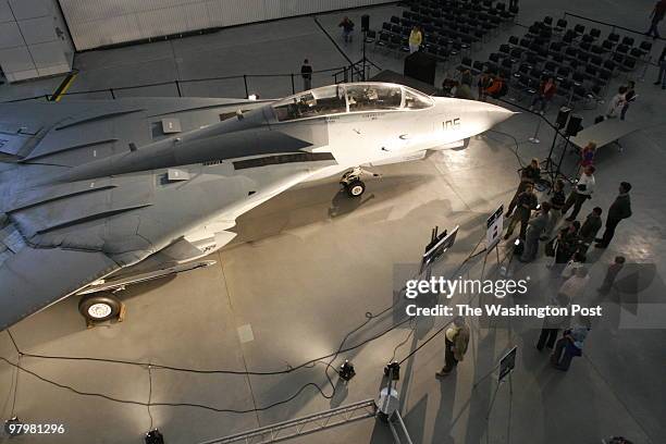 By Dayna Smith/twp SUBJECT: The F-14, the fighter plane that Navy pilots flew for three decades is "retired" at a ceremony at the Udvar-Hazy Center...