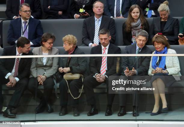 March 2018, Germany, Berlin: - Government spokesman Steffen Seibert; office manager Beate Baumann; Chancellor Merkel's motehr Herlind Kasner; Daniel...