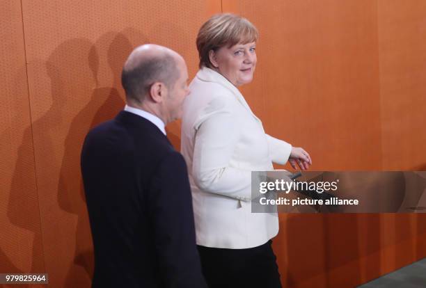 March 2018, Germany, Berlin: German Chancellor Angela Merkel of the Christian Democratic Union and Olaf Scholz of the Social Democratic Party ,...