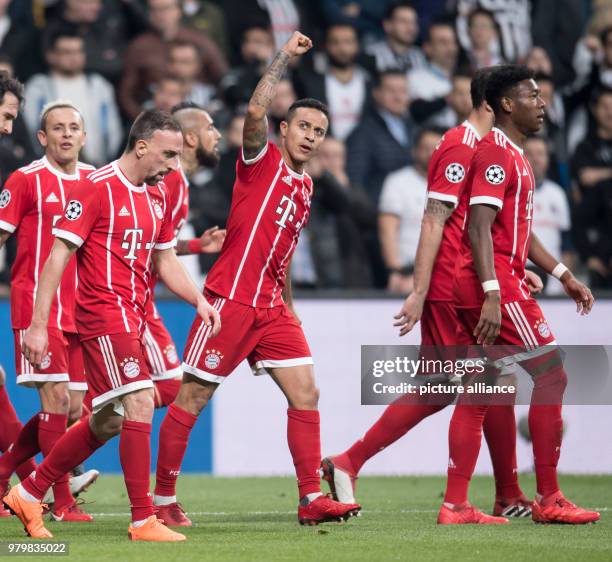 Dpatop - Bayern's Thiago Alcantara celebrates scoring his sid's 1st goal during the UEFA Champions League round of 16 second leg soccer match between...