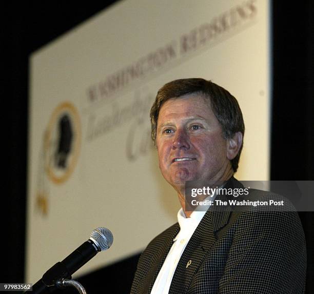 FX-REDSKINS DATE: 08/27/03 PHOTO BY: JOEL RICHADSON 146252 REDSKINS LEADERSHIP COUNCIL SPONSORED LUNCHEON AT RESTON HYATT,,,, SKINS COACH STEVE...