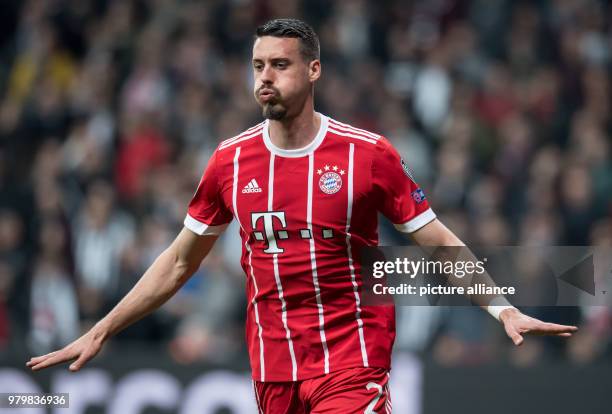 Dpatop - Bayern's Sandro Wagner celebrates scoring his sid's 3rd goal during the UEFA Champions League round of 16 second leg soccer match between...