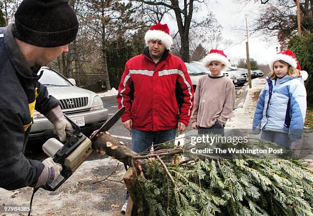 Dec. 11, 2005 Slug: FX-tree assignment St. Mary's Church Burke, VA Photographer: Gerald Martineau Knights of Columbus sell X-Mas trees Davis Solis,...