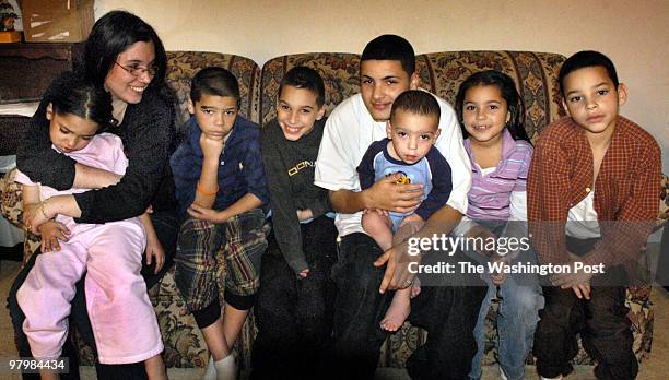 Dec. 8, 2005 Slug: me-evict assignment Manassas Park, VA Photographer: Gerald Martineau Hurricane Katrina family asked to leave house Amy Rolland,...