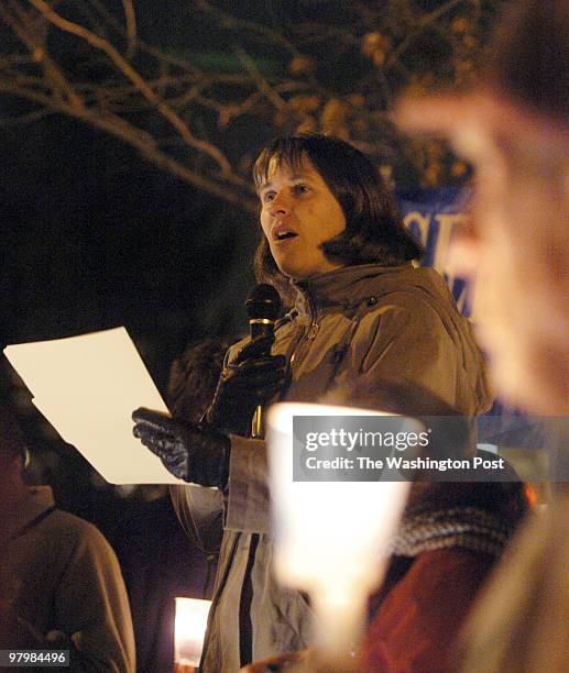 Dec. 7, 2005 Slug: me-fox8 assignment Metro Park, Clarendon, VA Photographer: Gerald Martineau Vigil for Iraqi Hostages Pearl Hoover, pastor of the...