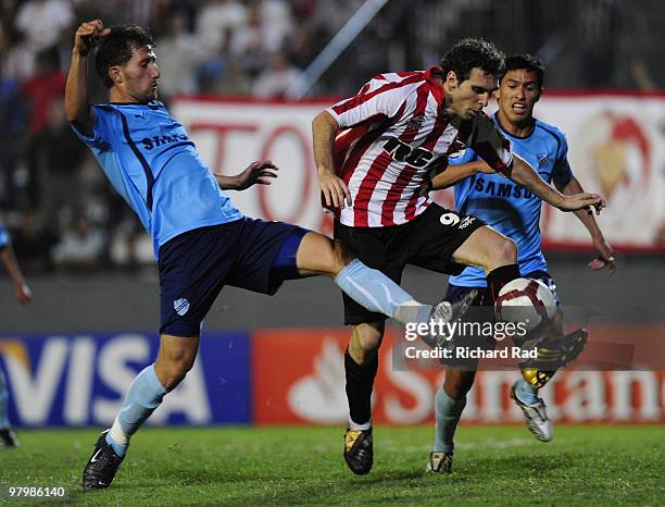 Mauro Boselli of Argentina's Estudiantes fights for the ball with Ronald Rivero and Enrique Parada of Bolivia's Bolivar during their 2010 Copa...