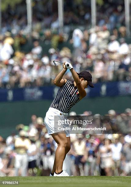 Se Ri Pak pars the 18th hole to win the LPGA Michelob Ultra Open in Williamsburg, Virginia, May 9, 2004.