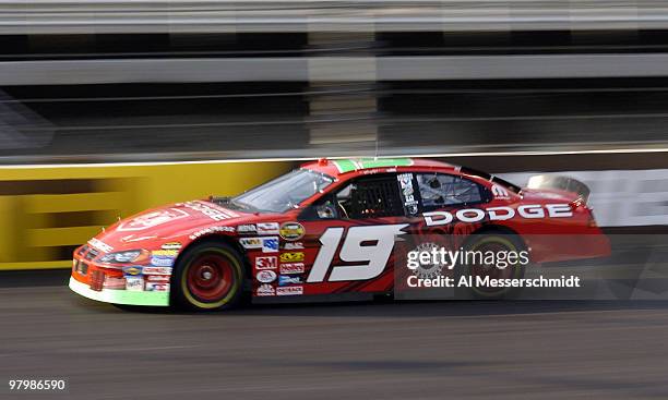 Jeremy Mayfield competes in the NASCAR Nextel Cup Series Chevy American Revolution 400 at Richmond International Raceway May 14, 2004.