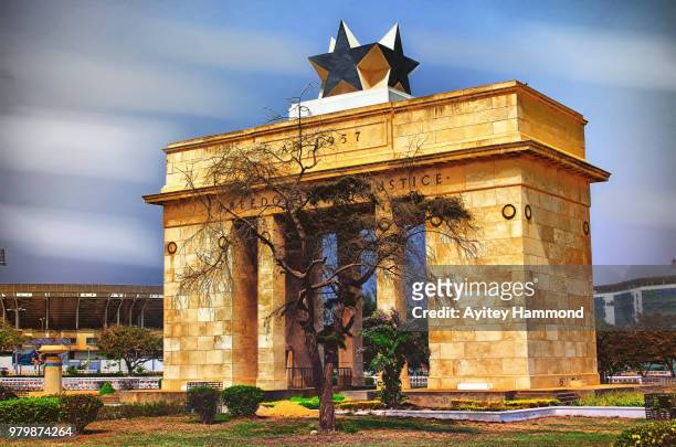 independence arch, accra, ghana - ghana independence stock pictures, royalty-free photos & images