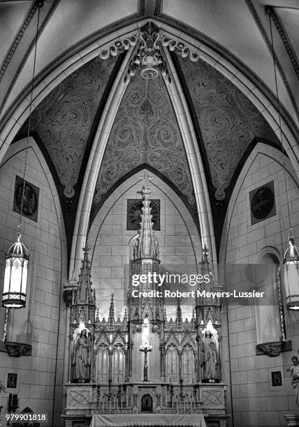 loretto chapel altar tall - loretto chapel stock pictures, royalty-free photos & images