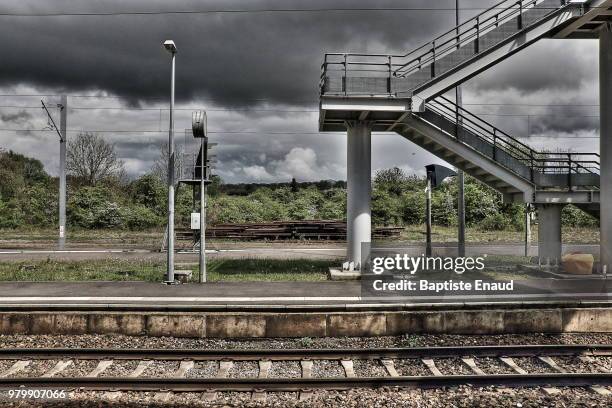 the end - train tracks end stock pictures, royalty-free photos & images