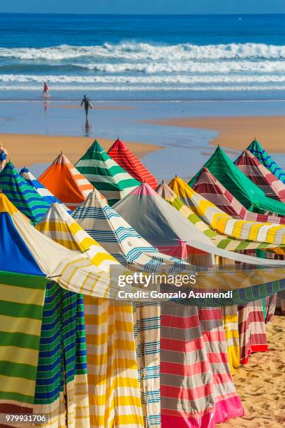san lorenzo beach in gijon - gijón fotografías e imágenes de stock
