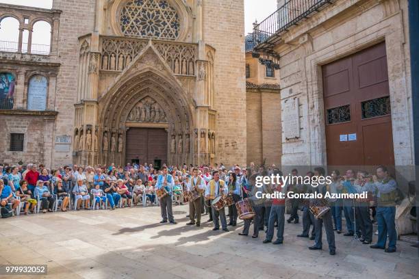 plaza de la virgen square in valencia. - la virgen stock pictures, royalty-free photos & images