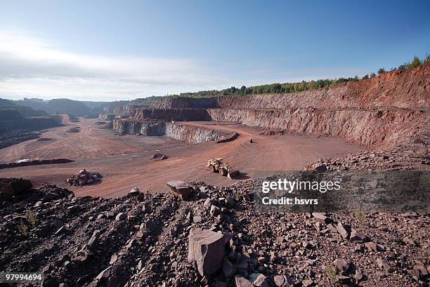 pedreira na alemanha - poço de mina imagens e fotografias de stock