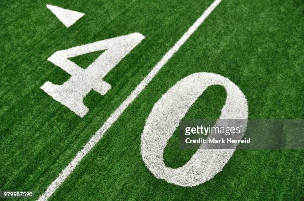 view from above of forty yard line on american football field - forty yard line 個照片及圖片檔