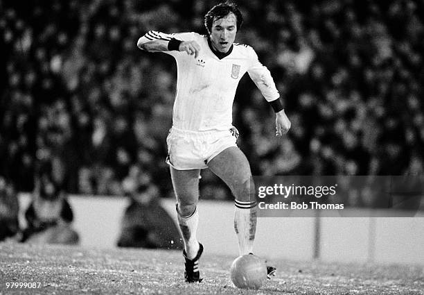 Billy Bonds of West Ham United in action against Liverpool during the Football League Milk Cup 5th round match held at Anfield, Liverpool on 18th...