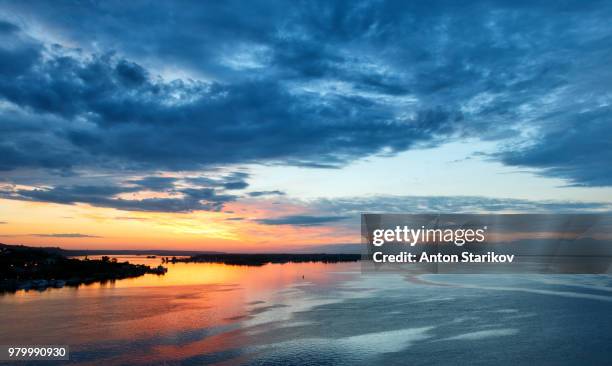 volga river at dawn, russia - volga stock-fotos und bilder