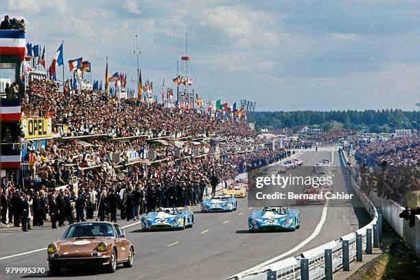 Henri Pescarolo, François Cevert, Jean-Pierre Beltoise, Matra-Simca MS670, 24 Hours of Le Mans, Le Mans, 11 June 1972. Behind the Porsche 91 Pace...