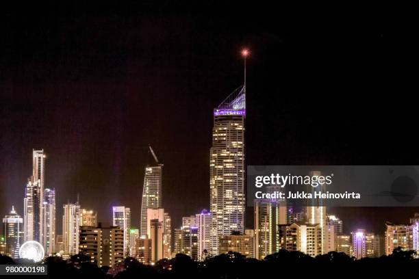 gold coast skyline - gold coast skyline stock pictures, royalty-free photos & images