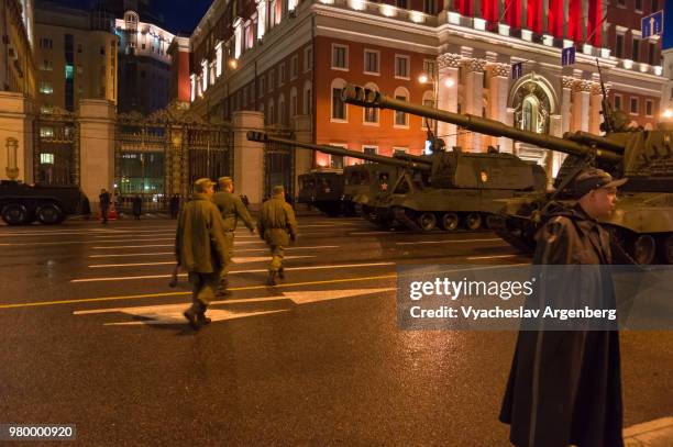 russian army on the streets of night moscow, russia - national day military parade 2012 stock pictures, royalty-free photos & images