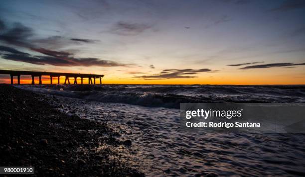 muelle abandonado - abandonado stock pictures, royalty-free photos & images