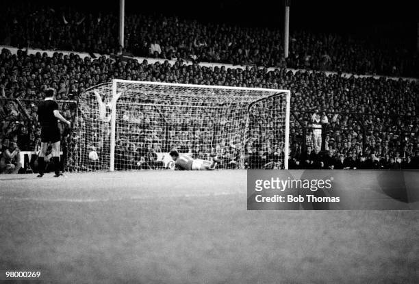 Drama in the UEFA Cup Final 2nd leg as Tottenham Hotspur goalkeeper Tony Parkes saves Anderlecht's fifth and final penalty, taken by Arnor...