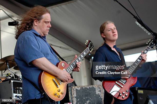 Warren Haynes and Derek Trucks performing with the Allman Brothers Band at the New Orleans Jazz & Heritage Festival on May 05 2007