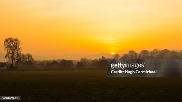 sunrise at sutton near macclesfield, cheshire - hugh sitton stock pictures, royalty-free photos & images