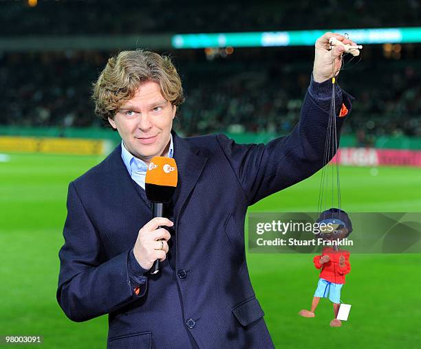 Reporter Puppet Zdf Tv Game Photos and Premium High Res Pictures - Getty Images