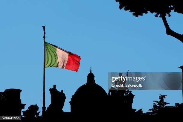 festa della repubblica - bandera italiana fotografías e imágenes de stock