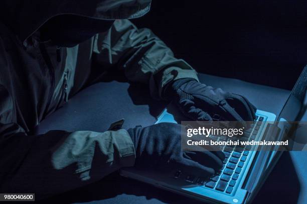 Computer Scammer Photos and Premium High Res Pictures - Getty Images