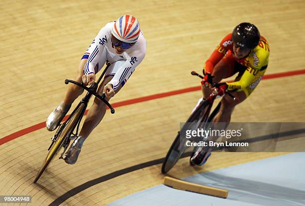 Wendy Houvenaghel of Great Britain catches and passes opponent Ausrine Trebaite of Lithuania during qualifying for the Women's Individual pursuit for...