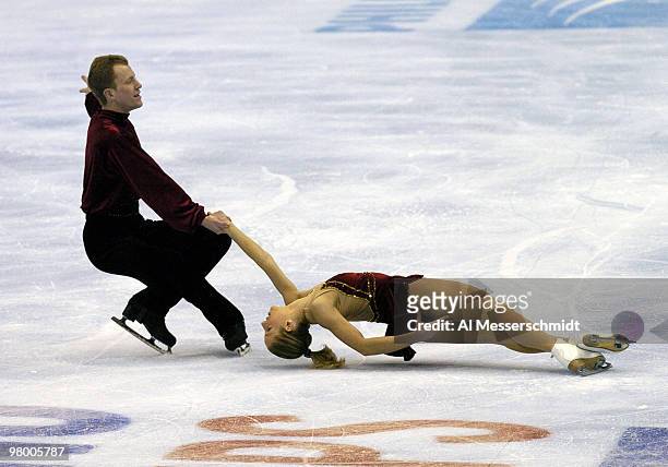 Laura Hardy and Jeremy Allen compete January 9, 2004 in the Championship Pairs at the 2004 State Farm U. S. Figure Skating Championships at Philips...