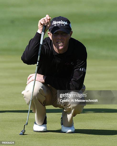 Jonathan Kaye lines up a putt during second round competition January 30, 2004 at the 2004 FBR Open at the Tournament Players Club at Scottsdale,...