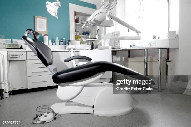 dentist surgery - cadeira de dentista imagens e fotografias de stock