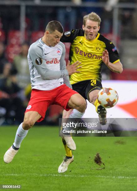 Dpatop - Dortmund's Andre Schuerrle and Salzburg's Stefan Lainer battle for the ball during the UEFA Europa League round of 16 second leg soccer...