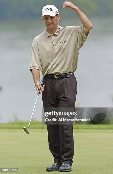 Kevin Sutherland putts during third round play July 10, 2004 at the PGA Tour John Deere Classic.