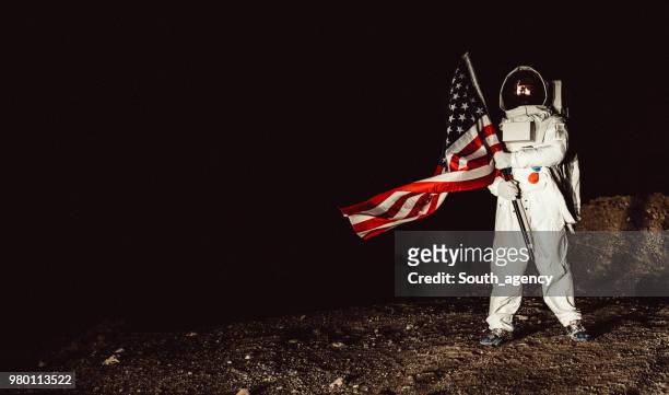 us-kosmonauten erobern mars - all flags stock-fotos und bilder
