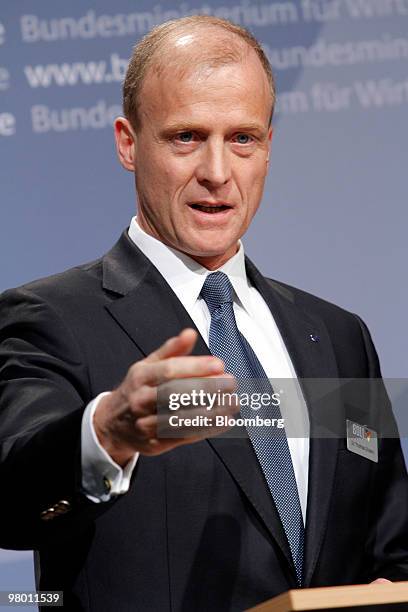 Tom Enders, chief executive officer of Airbus SAS, speaks at an air travel technology exhibition in Berlin, Germany, on Wednesday, March 24, 2010. A...