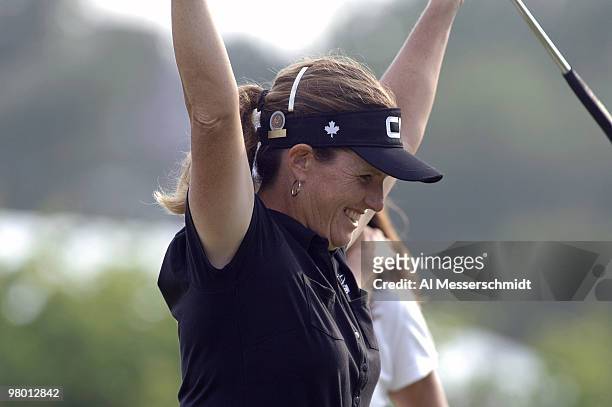 Lorie Kane sinks a putt on the 16th hole during the final round at Newport Country Club, site of the 2006 U. S. Women's Open in Newport, Rhode...