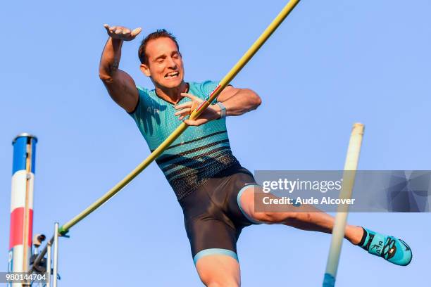 Renaud Lavillenie competes in pole vault during the meeting of Montreuil on June 19, 2018 in Montreuil, France.