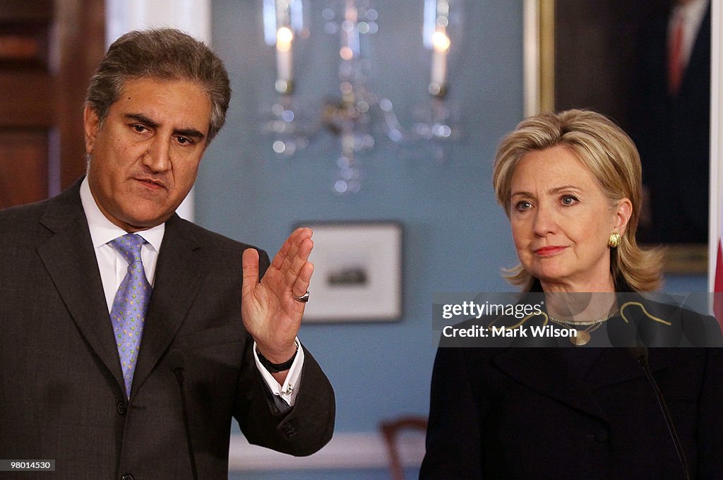 Sec. Of State Clinton Meets With Her Pakistan's Foreign Minister Qureshi