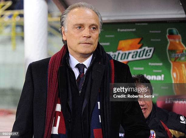 Head coach Franco Colomba of Bologna looks on during the Serie A match between Bologna FC and AS Roma at Stadio Renato Dall'Ara on March 24, 2010 in...