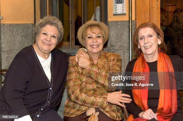 Presentation of the 'Aquí no hay quien viva' TV serie in Spain. In the imagen, Gemma Cuervo, Emma Penella and Mariví Bilbao, actresses.